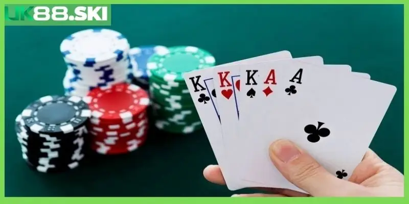 Bài Liêng là gì? Top 3 mẹo chơi Liêng chuẩn chỉnh cho newbie